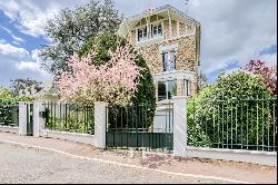 Chaville Parc Fourchon - A 5-bed period property with a garden