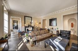 Paris 1st District – An elegant 3/4 bed apartment