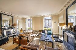 Paris 1st District - An elegant 3/4 bed apartment