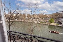 Paris 4th District – A prestigious split-level apartment