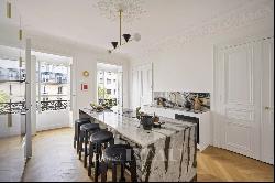 Paris 10th District - A meticulously renovated 6-room apartment