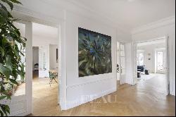 Paris 10th District - A meticulously renovated 6-room apartment