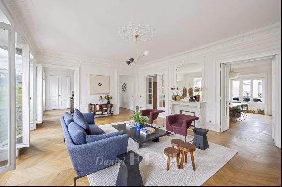 Paris 10th District - A meticulously renovated 6-room apartment