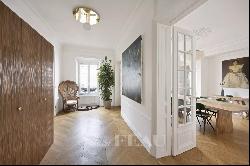 Paris 10th District - A meticulously renovated 6-room apartment