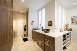 Paris 10th District - A meticulously renovated 6-room apartment