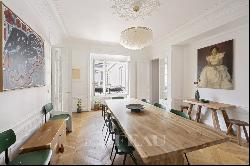 Paris 10th District - A meticulously renovated 6-room apartment