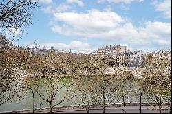 Paris 4th District –  An ideal pied a terre