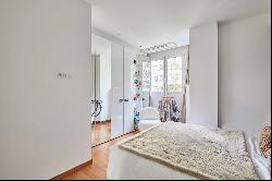 Paris 16th District - A spacious 2-bed apartment with a balcony