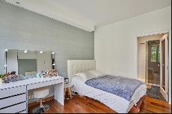 Paris 16th District - A spacious 2-bed apartment with a balcony