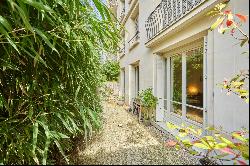 Paris 16th District - A 3/4 bed family apartment with a garden