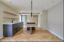 Paris 7th District –  A 2-bed apartment with a terrace