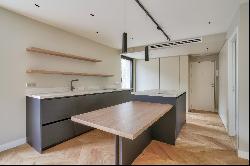 Paris 7th District –  A 2-bed apartment with a terrace