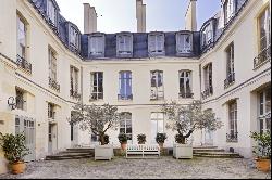 Paris 3rd District –  An exceptional 3-bed apartment in a period private mansion