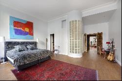 Paris 3rd District –  An exceptional 3-bed apartment in a period private mansion