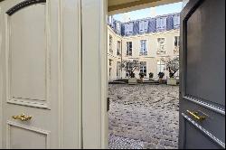 Paris 3rd District –  An exceptional 3-bed apartment in a period private mansion