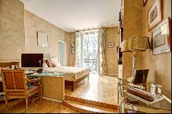 Paris 17th District - An elegant 4-bed apartment