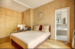 Paris 17th District - An elegant 4-bed apartment