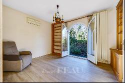 Les Loges-en Josas  -  An ideal family home with an extensive garden and a swimming pool