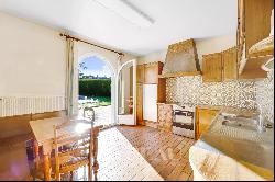 Les Loges-en Josas  -  An ideal family home with an extensive garden and a swimming pool