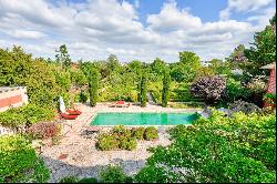 Rueil-Malmaison - Banks of the Seine- A property with a swimming pool, a tennis court and