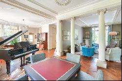 Rueil-Malmaison - Banks of the Seine- A property with a swimming pool, a tennis court and