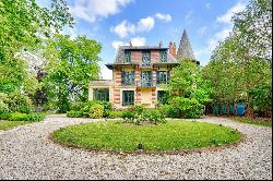 Rueil-Malmaison - Banks of the Seine- A property with a swimming pool, a tennis court and