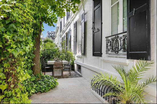 Paris 16th District -  An exceptional private mansion