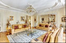 Paris 8th District – An elegant 3-bed apartment