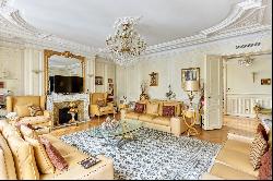 Paris 8th District – An elegant 3-bed apartment