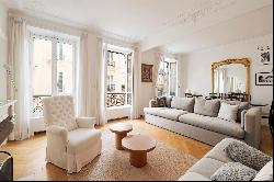 Paris 6th District - A bright and spacious 2/3 bed apartment