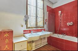 Paris 17th District - A period Town House with great potential