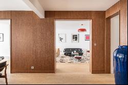 Paris 7th District – A renovated 4-bed apartment