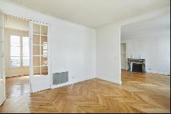 Paris 9th District –  A 2/3 bed apartment enjoying open views