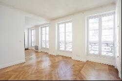 Paris 9th District –  A 2/3 bed apartment enjoying open views