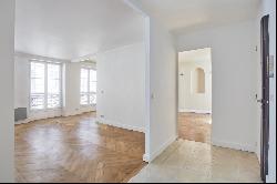 Paris 9th District –  A 2/3 bed apartment enjoying open views