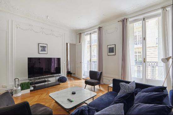 Paris 16th District - A bright 3-bed apartment