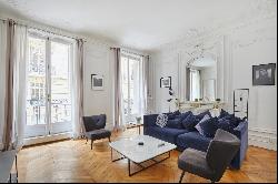 Paris 16th District - A bright 3-bed apartment