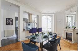 Paris 16th District - A bright 3-bed apartment