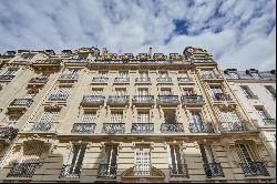 Paris 16th District - A bright 3-bed apartment