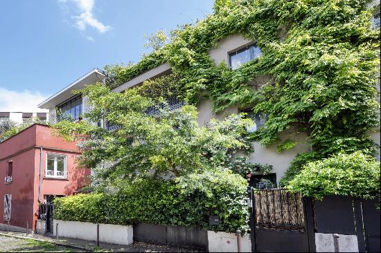 Paris 18th District - A spacious family home with terraces