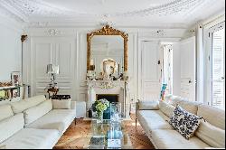 Paris 6th District - An elegant 3-bed apartment