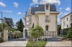 Chatenay-Malabry/Sceaux – A character property with a garden and swimming pool