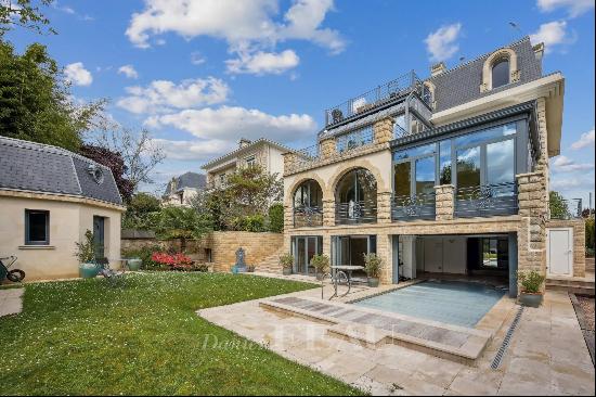 Chatenay-Malabry/Sceaux - A character property with a garden and swimming pool