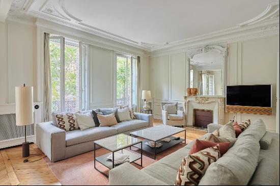 Paris 17th District - A renovated 3-bed apartment