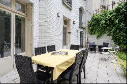 Paris 16th District – A superb apartment with a garden