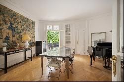 Paris 16th District – A superb apartment with a garden