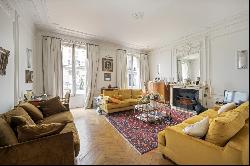 Paris 16th District – A superb apartment with a garden