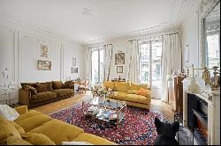 Paris 16th District – A superb apartment with a garden