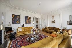 Paris 16th District – A superb apartment with a garden