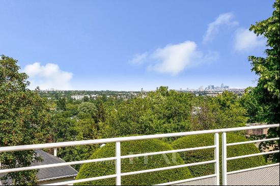 Le Port-Marly  -  A 4-bed family home enjoying a panoramic view